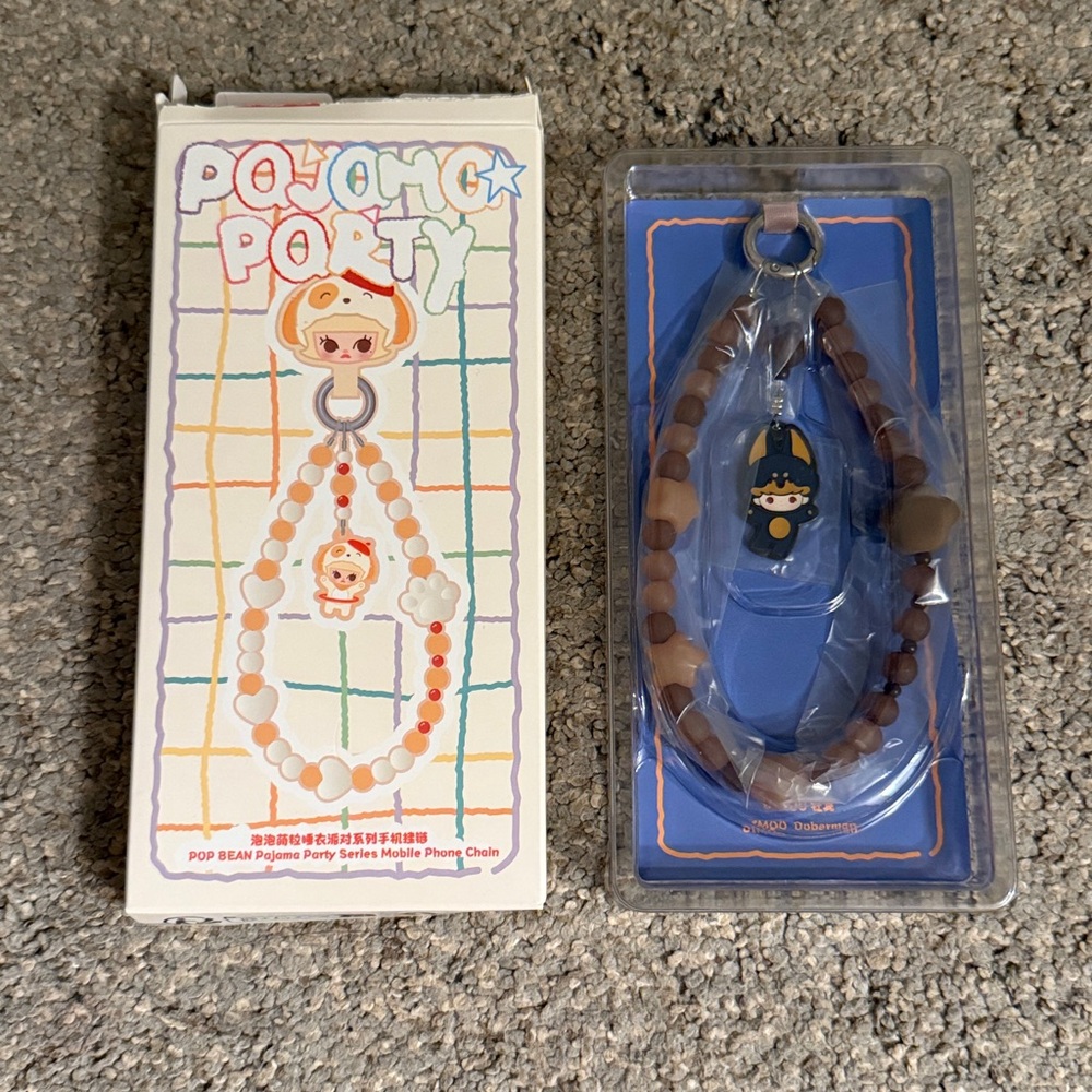 POP MART- POP BEAN Pajama Party phone chain